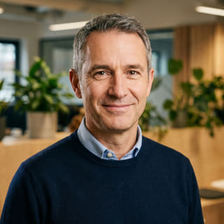 James Mitchell, directeur général chez Cygne Fructif, présenté dans une image de profil